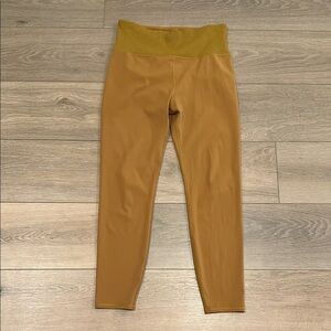 VUORI Dark Golden Rib Studio Legging Active Workout Gym Yoga Running Bottoms L